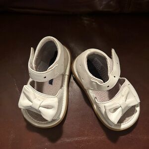 White Baby Girls' Bow Wee Squeak Sandals - Kids Shoes